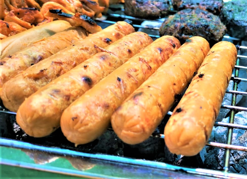 נקניקיות על האש